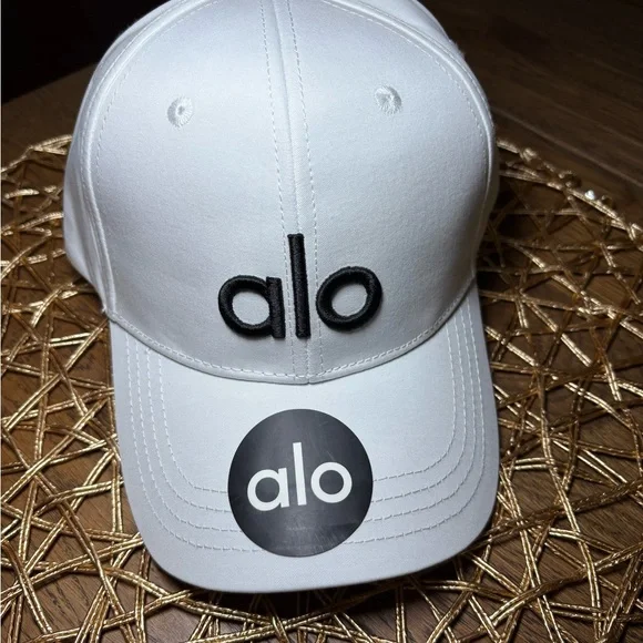 ALO Yoga White Cap - Picture 3 of 8